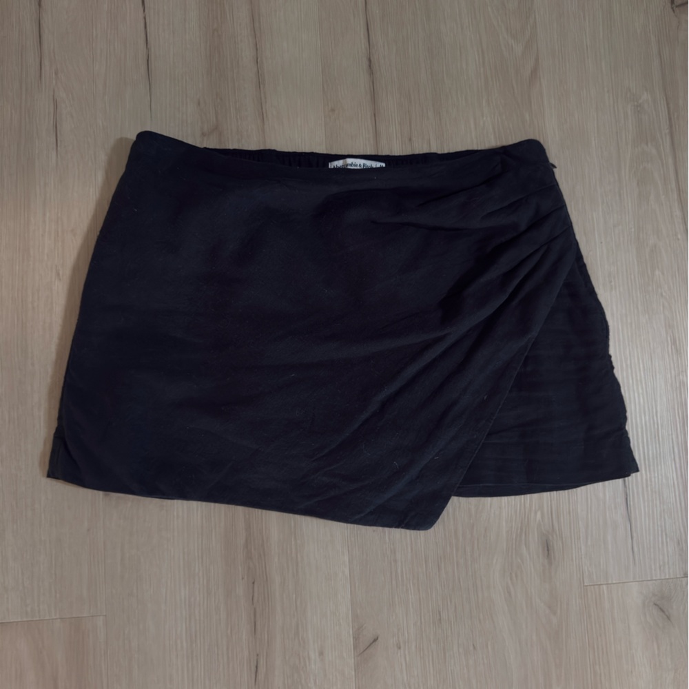 Abercrombie & Fitch Black Mini Skirt w/ built in shorts